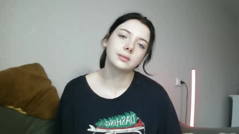 Snapshot of lollylol11 chatting on 11-09-25, 12:03 Lilly online show from 11-09-25, 12:03