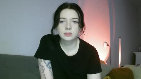 Snapshot of lollylol11 chatting on 11-13-25, 05:34 Lilly online show from 11-13-25, 05:34