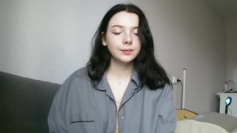 Snapshot of lollylol11 chatting on 11-16-25, 11:27 Lilly online show from 11-16-25, 11:27