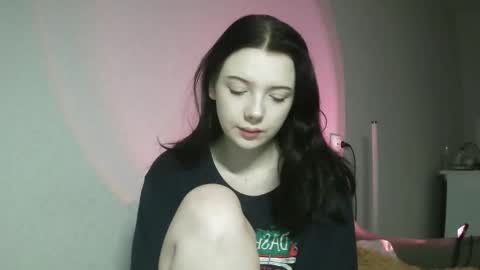 Snapshot of lollylol11 chatting on 11-25-25, 04:40 Lilly online show from 11-25-25, 04:40