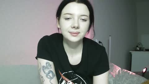 Snapshot of lollylol11 chatting on 12-05-25, 02:36 Lilly online show from 12-05-25, 02:36