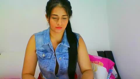 Snapshot of lomaslindosoyyo chatting on 01-29-25, 12:01 estehfania online show from 01-29-25, 12:01
