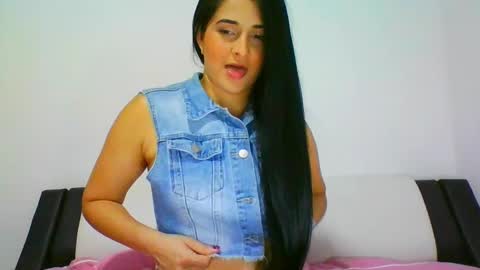 Snapshot of lomaslindosoyyo chatting on 02-08-25, 07:05 estehfania online show from 02-08-25, 07:05