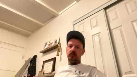 longwalksonthebeach69 online show from 03-08-26, 03:43