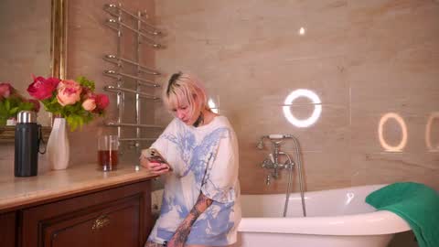  Adele Ellie and Lou   Sally Dana and Bonnie online show from 11-29-25, 01:47