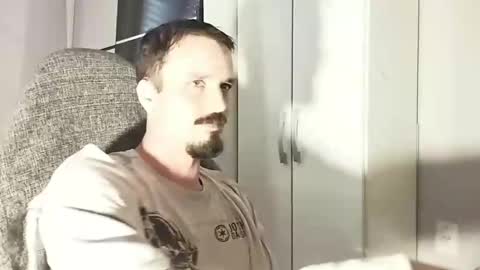 Snapshot of lookaz4010 chatting on 11-11-25, 12:38 Lucas online show from 11-11-25, 12:38