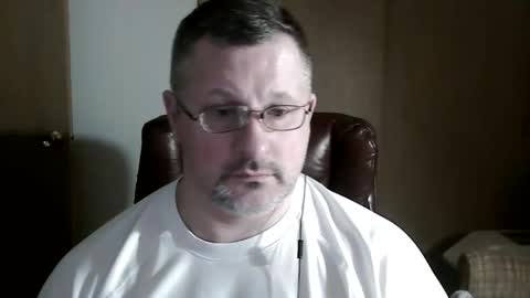 Snapshot of lookin75 chatting on 03-05-25, 04:34 lookin75 online show from 03-05-25, 04:34