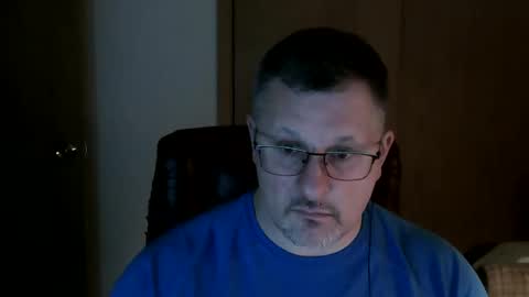 Snapshot of lookin75 chatting on 10-25-25, 01:24 lookin75 online show from 10-25-25, 01:24