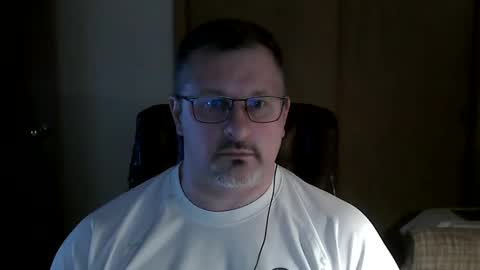 Snapshot of lookin75 chatting on 01-17-26, 04:50 lookin75 online show from 01-17-26, 04:50