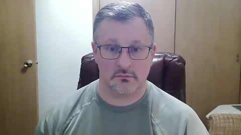 Snapshot of lookin75 chatting on 02-02-26, 01:37 lookin75 online show from 02-02-26, 01:37