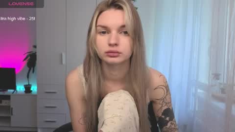 Snapshot of lookluna chatting on 05-11-26, 12:22 Luna online show from 05-11-26, 12:22