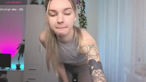 Snapshot of lookluna chatting on 05-13-26, 06:11 Luna online show from 05-13-26, 06:11