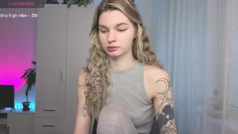 Snapshot of lookluna chatting on 05-16-26, 07:49 Luna online show from 05-16-26, 07:49