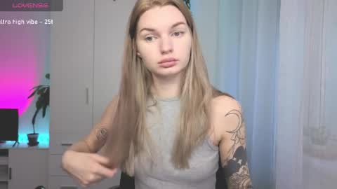 Snapshot of lookluna chatting on 05-24-26, 02:38 Luna online show from 05-24-26, 02:38