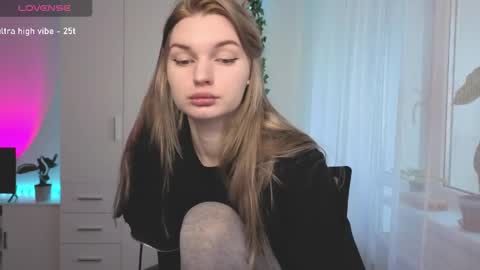 Snapshot of lookluna chatting on 05-31-26, 06:10 Luna online show from 05-31-26, 06:10