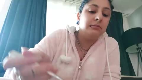 Snapshot of loolaunshaved chatting on 10-16-25, 11:00 loolaunshaved online show from 10-16-25, 11:00