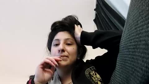 Snapshot of loolaunshaved chatting on 10-26-25, 05:19 loolaunshaved online show from 10-26-25, 05:19