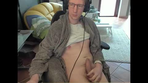 Snapshot of loomie chatting on 02-28-26, 01:12 loomie online show from 02-28-26, 01:12