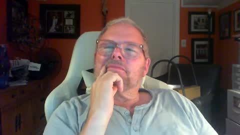 Snapshot of loosegravl chatting on 07-19-26, 08:23 loosegravl online show from 07-19-26, 08:23