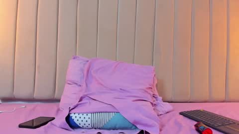 Lopera online show from 02-05-25, 01:04