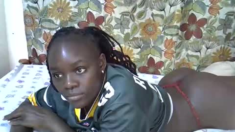 lora_amor online show from 06-07-26, 01:43