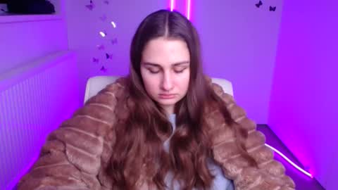 Lora online show from 02-06-26, 07:23