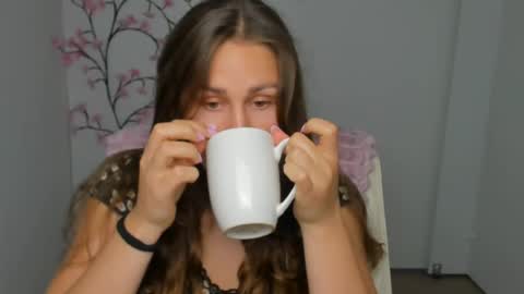 Snapshot of lora_kisses chatting on 06-29-26, 05:35 Lora online show from 06-29-26, 05:35