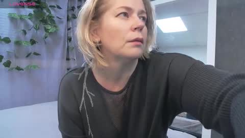 Lora online show from 12-05-25, 09:18