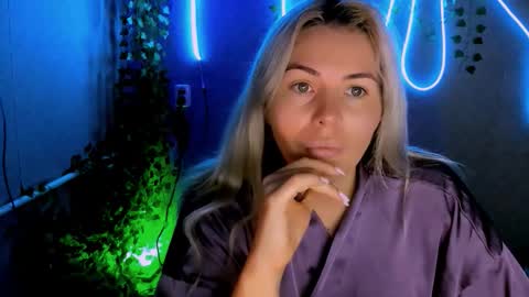 Lora online show from 09-10-25, 02:22