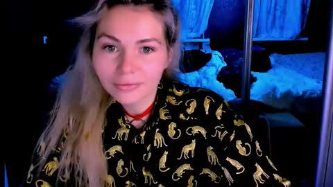 Lora online show from 11-10-25, 02:10