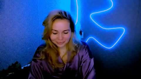 Lora online show from 02-06-26, 03:22