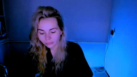 Lora online show from 04-23-26, 02:46