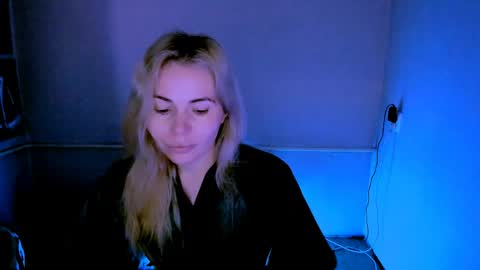 Lora online show from 04-24-26, 02:25