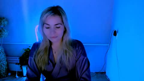 Lora online show from 06-06-26, 02:16