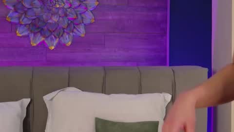 Lora online show from 02-13-26, 08:49