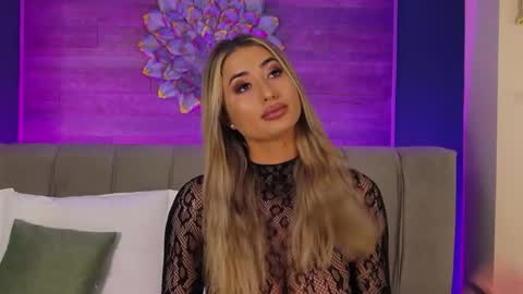 Lora online show from 04-16-26, 07:25