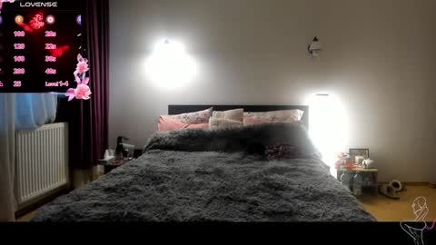 Lora online show from 12-03-24, 01:43