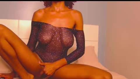 Snapshot of loraforreal chatting on 11-21-25, 01:59 Blackcat online show from 11-21-25, 01:59