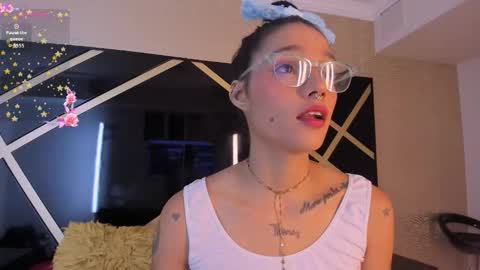 Snapshot of loraineblake chatting on 12-15-25, 01:15 loraineblake online show from 12-15-25, 01:15