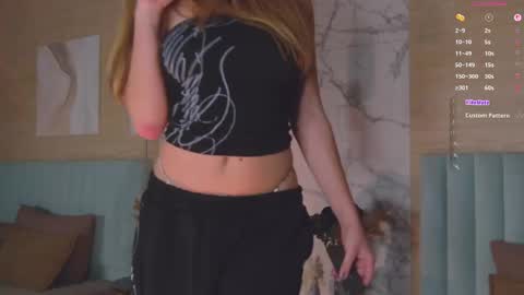 Snapshot of loraineluff chatting on 04-27-26, 03:43 Loraine online show from 04-27-26, 03:43