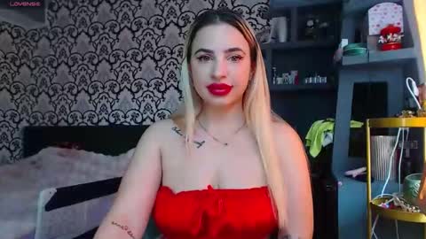 Queen LoraSinClare online show from 04-24-26, 07:11