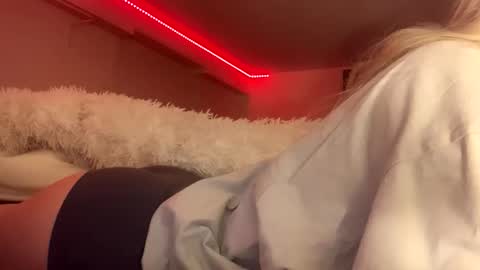 Lora online show from 11-20-25, 08:52