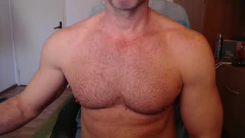 Snapshot of lordofyourdesires chatting on 01-05-25, 06:35 A online show from 01-05-25, 06:35