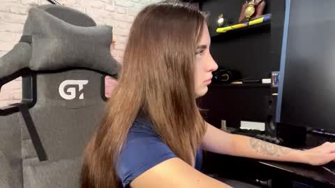 Molly online show from 10-16-25, 06:47
