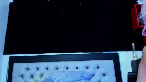 Lore Depp online show from 11-23-25, 04:34