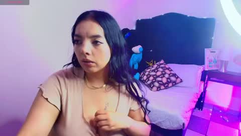 Snapshot of loren_44tits chatting on 05-08-26, 09:20 Loren online show from 05-08-26, 09:20