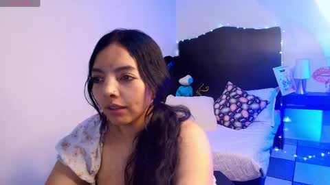 Snapshot of loren_44tits chatting on 05-14-26, 09:32 Loren online show from 05-14-26, 09:32