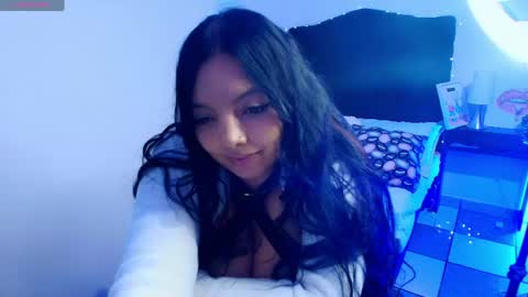 Snapshot of loren_44tits chatting on 05-20-26, 08:04 Loren online show from 05-20-26, 08:04