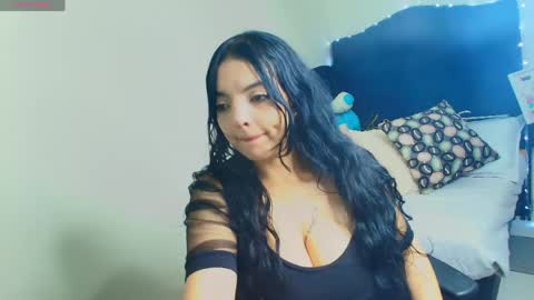 Snapshot of loren_44tits chatting on 05-27-26, 07:55 Loren online show from 05-27-26, 07:55