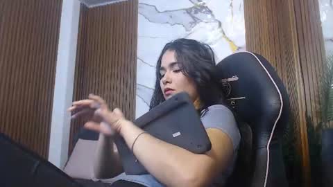 Loren online show from 06-14-26, 01:47